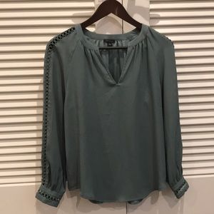 Ann Taylor circle lace trim popover blouse